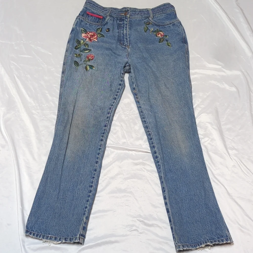 Vintage 90's High Rise Acid Washed Boho Mom Jeans With Embroidered Roses
